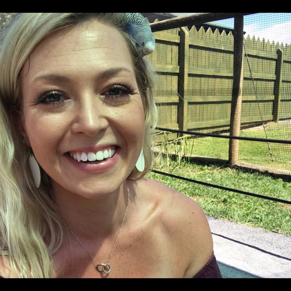 Meet your Posher, Tori.